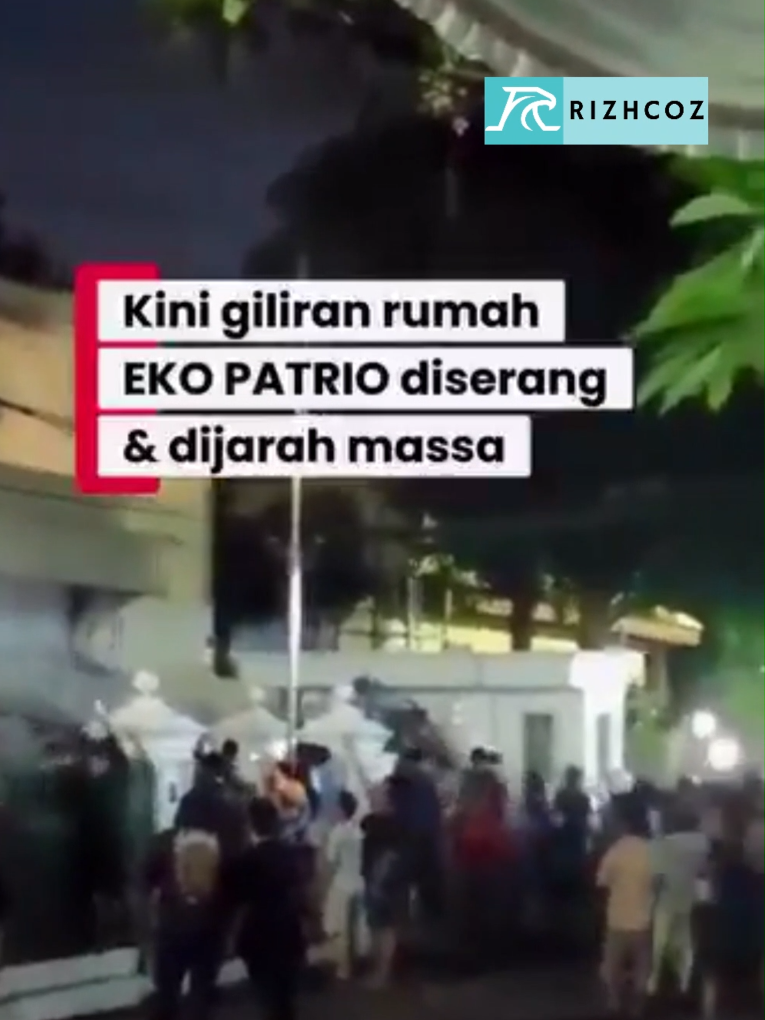 ⚠️ Breaking News! Rumah Eko Patrio di Kuningan, Jakarta Selatan, diduga dijarah massa pada Sabtu malam (30/8/2025). Sejumlah barang berharga seperti kulkas, TV, pakaian, hingga sepeda lipat dilaporkan raib. Polisi & TNI langsung turun tangan amankan lokasi. Situasi kini dinyatakan kondusif, tapi publik masih bertanya: siapa pelaku & apa motifnya? 🤔🔥 #EkoPatrio #BreakingNews #JakartaUpdate #DemoJakarta #IndonesiaHariIni #ViralNews #UpdateJakarta #InfoTerkini #BeritaViral #FaktaHariIni #NewsUpdate #JakartaKondusif #BeritaIndonesia