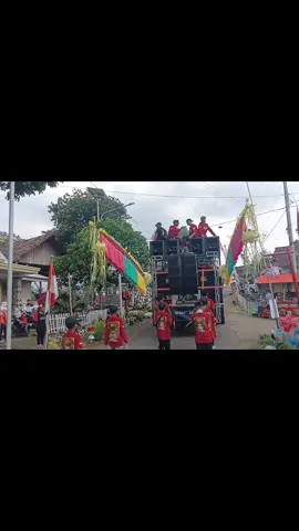 Lagu ne entek2 i😆😆😆 Tapi garai gayeng... 🕺🕺🕺 Terimakasih atas tenaga, arahan & suportnya @bj.audio.jombang  #karnaval  #sumberjo  #wonosalam  #jombang  #hutri80indonesia🇮🇩 