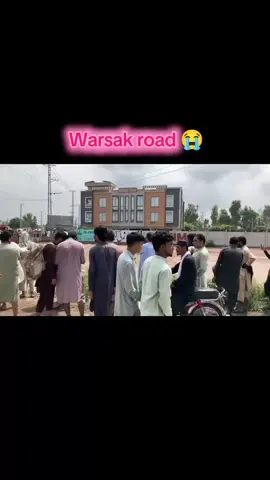 ورسک روڈ میں سیلاب کی وجہ سے سوفیہ ہومز وڑگیا 😭😭😭😭😭😭#Warsakflood #افسوس👈😢😭 