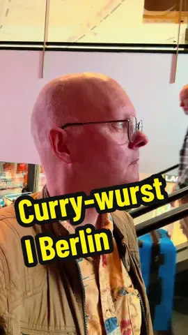 Svarer @Maria Andersen Curry36 er nærmest en institution i Berlin. Men de har fået konkurrence af Frittenwerk som har et langt større og mere spændende sortiment. Men er de lige så gode som Curry36?