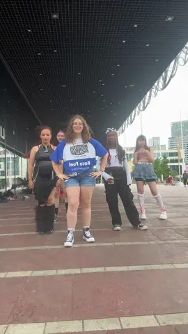 Powers the honmoon…THE FANS #kpopdance #kpopdemonhunters #sajaboys #fyp #xybzca @whatdogirlsdo.sleep @Minnie ✌🏻 @Anj @𝒎𝒂𝒓𝒊𝒍𝒚𝒏𝒆⁺¹❤️‍🔥🇨🇩  Emily