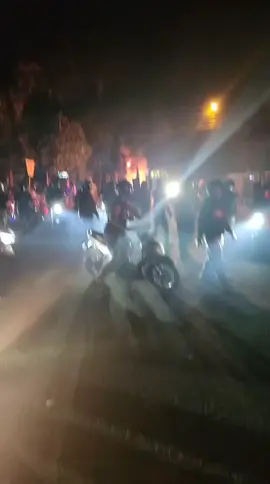 Update lagi, kini ganti terjadinya bakar motor oleh pendemo di pertigaan taman tamprin pare.  Pendemo tak kunjung usai, kami menghimbau tetap berada dirumah.  #demo #taman #pare #kediri 