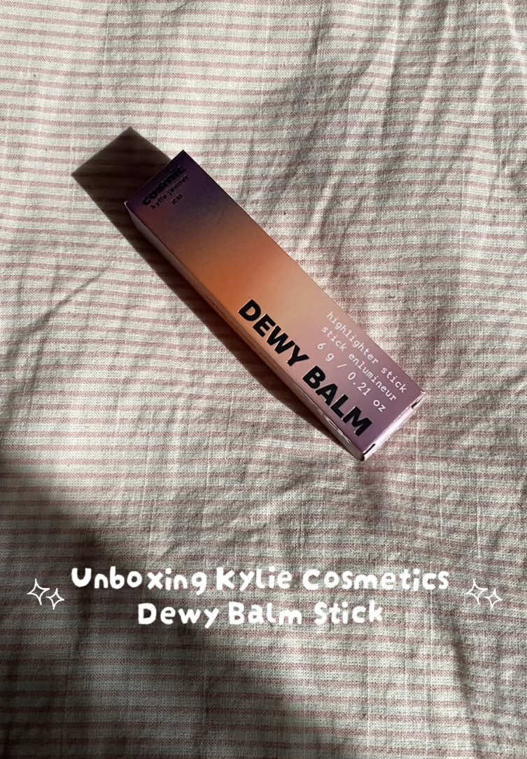 Unboxing The Kylie Cosmetics Dewy Balm Stick In ‘Solar Glow’🫶🏼✨ @Kylie Cosmetics  #kyliecosmetics #kyliejennermakeup #highlight #makeup #makeuplover 