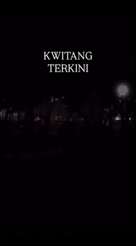 Situasi memanas di kawasan Kwitang, Jakarta Pusat. Dilaporkan terjadi pemadaman listrik di sekitar lokasi aksi, disertai dengan penembakan massal yang mengiringi bentrokan antara aparat dan massa. Hingga saat ini kondisi di lapangan masih mencekam, dengan suara letusan terdengar berkali-kali. Belum ada kepastian jumlah korban maupun jenis peluru yang digunakan. #kwitang #situasijakarta #demo #aksimassa #updatemalam 