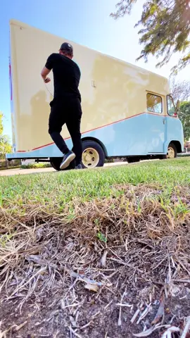 Inn⭕️vation in mobile food vending vehicles! #innovation #gooddesign #autodesign #retro #panivan 