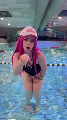 Viencon has been so fun so far 😭 #swimsuitcosplay #miracosplay #kpopdemonhunters #viencon2025 #viencon 