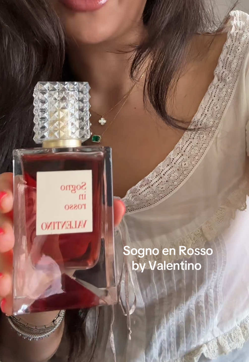 one of my new favorite perfumes for autumn ❤️‍🔥 @Valentino.Beauty #perfume #perfumereview #perfumetiktok #persiantok #persian #persiantiktok #persiangirl #middleeastern  #valentino