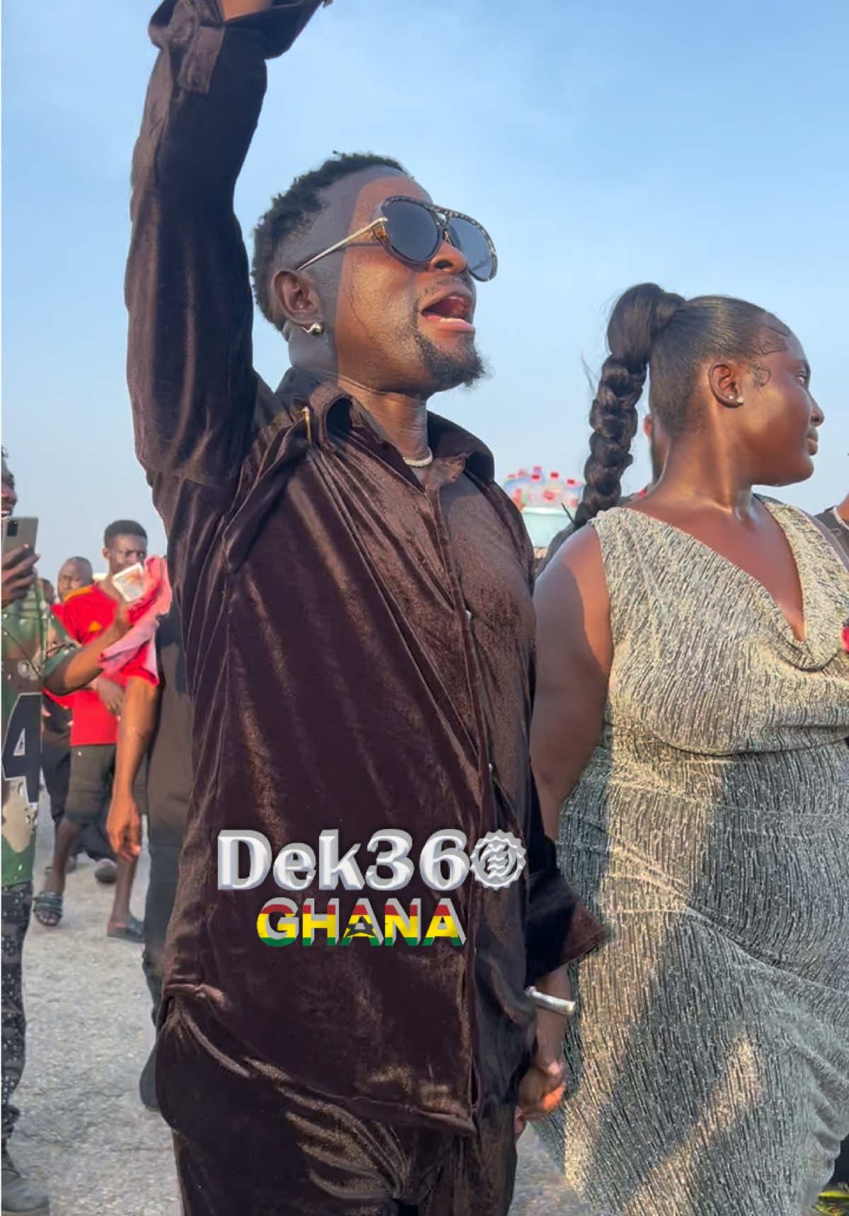 Gospel musician Broda Sammy came to Daddy Lumba’s one week celebration well prepared. Follow @dek360ghana for all the updates  #dek360ghana #fyp #trending #news #daddylumba 