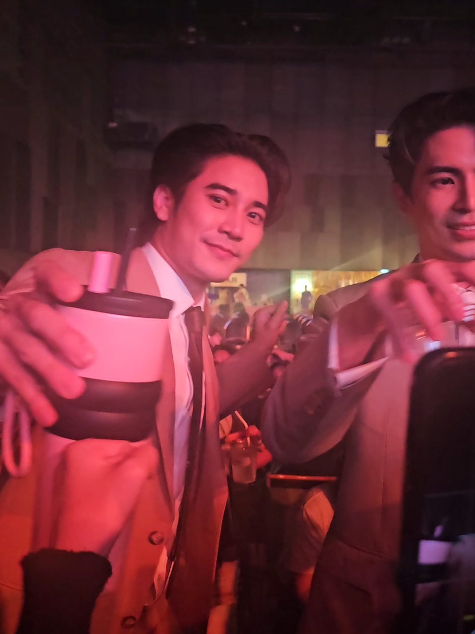 ประสบการณ์ใหม่ๆกับการชนแก้ว 💘😔🤣 #shinetheseries #euroyotsawat #sonyuke #fyp #shinespace 