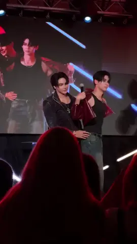 muscle 💪💪 (Credit x) #JD1stFMinRomeD1 #joongdunk #dunknatachai #JoongArchen #fyp