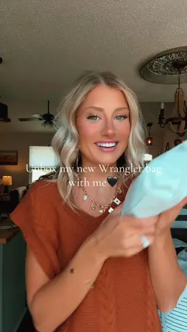 I’m obsessed #wrangler #unboxing #westernfashion #westernstyle #haul 