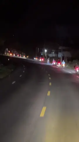 Đi từ từ về thôi nha mấy ông cố không có lạng lạng trước đầu xe tui á nha 🤣