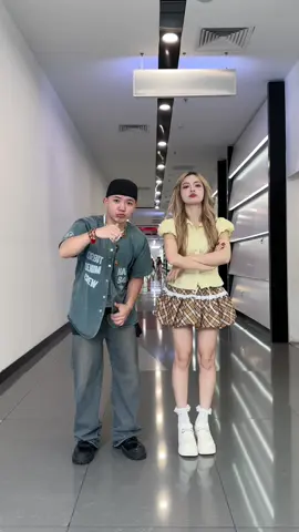 Ai thấy chúng mình cute zơ tay ✋ @LOY ( dc: @Thư Thor ᐢ. .ᐢ ) #danceriktokviral #sandy4198 #xuhuong #fyp #viral 