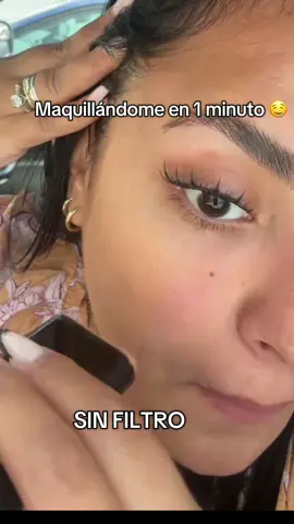 Maquillándome en 1 minuto 😍😍 #baseviral #efectofiltro #efectoelegante #basevoralzaidoc  #foundation 