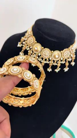 Beautiful gold plated choker set with marching kangans #dipukaur #jewelry #punjabiwedding 