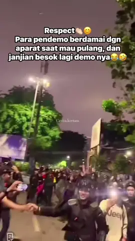 Janjian besok lagi pak😂✊ #demodpr #demo #dprri #beritaviral #demohariini #memanas #tni #brimob #demojakarta 