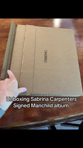 Unboxing @Sabrina Carpenter #manchild signed album #sabrinacarpenter #sabrinacarpenteredit #sabrinacarpenterfan #sabrinacarpentermusic 