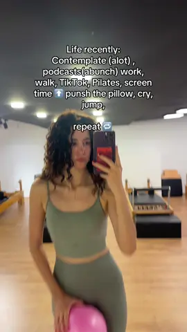 NGL life is good 😌  And todays was Mat on reformer 😮‍💨#letsgo  #fyyyyyyyyyyyyyyyyyyy #pilates #pilatesinstructor 