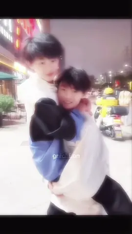 Sao mà quên được năm ấy em bế anh mượt thế nào 🥹😭. (Mượn ý tưởng của một bạn ở Douyin: 84742506371)#douyin #douyin抖音 #boylove #qingmeizhuma #nachachin 