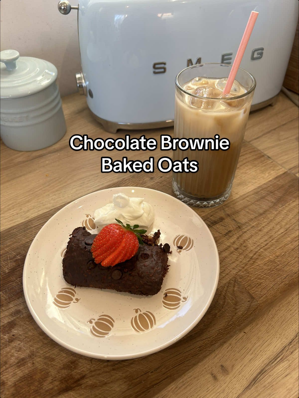 ✨New obsession alert ✨ Bethany Dobson’s chocolate brownie baked oats 😍 Only 215 calories & nearly 12g protein – literally tastes like dessert for breakfast 🍫🍩 Who else is trying this asap? @Bethany Dobson  #bakedoats #proteinbreakfast #slimmingjourney #EasyRecipes