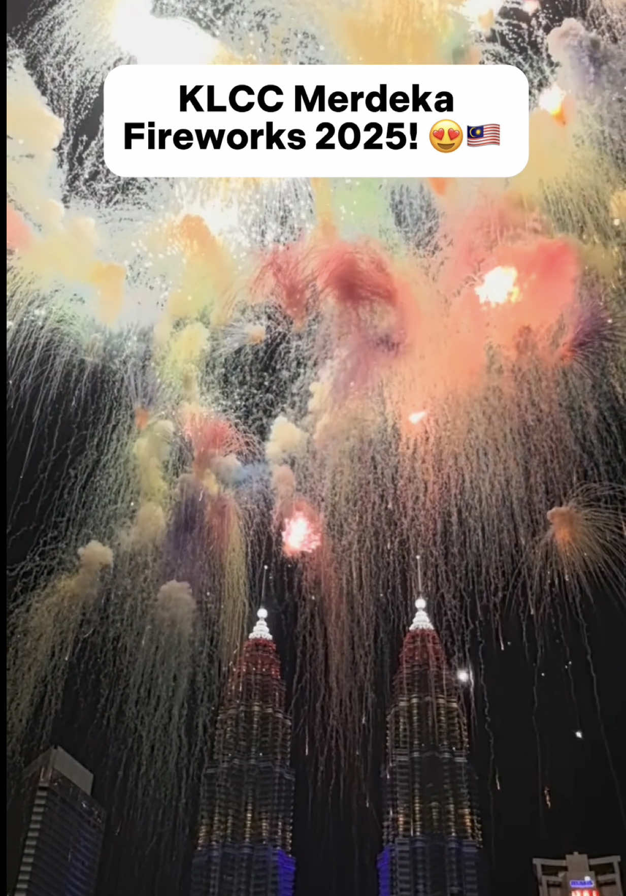 KLCC Merdeka Fireworks 2025! 😍🇲🇾  . 📸 Video credit: 米奇夫妇 (RedNote) . #merdeka #fireworks 