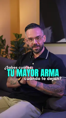 ¿Sabes cuál es tu mayor arma cuando te dejan?  Escucha con atención porque quizá sea lo más valioso que veas hoy Ella acaba de dejarte. Puede que esté eufórica con su nueva libertad después de haber estado dudando mucho tiempo O quizá está aún con dudas y miedos, no lo sabemos. Cada ruptura es única y no existe una solución universal mágica que valga para todo sin entender bien el contexto. No obstante, lo que voy a decirte si puedes aplicarlo si es que no te dejó por un error grave de tu parte como puede ser una infidelidad. Mira, quizá estás destruido. Pensando en rogarle, en demostrarle que puedes cambiar, en convencerla de que vuelva. Tu instinto te dice: ‘Pelea por ella, búscala, no te rindas’. Pero ese instinto te va a perjudicar más que ayudarte en este momento Porque ella no sabe algo crucial que va a pasar en los próximos días. No entiende las verdaderas consecuencias de su decisión. Va a tener todo lo que quiere... excepto una cosa. Tu mayor arma cuando te dejan es desaparecer completamente. Que tenga la sensación de que te pierde para siempre. Porque va a llegar el momento donde le pasen cosas y va a querer contártelas. Pero ya no podrá. Va a extrañar esa complicidad que teníais. Va a recordar cómo la entendías. Y ahí se va a dar cuenta de lo que realmente perdió. No ruegues. No persigas. Desaparece. Que asuma todas las consecuencias de haberte dejado. Y la principal es perderte. Si no le das la oportunidad de asumir su decisión nunca se va a plantear si es lo correcto o no. Mientras aprovecha para trabajar en tí, para analizar patrones que repites en tus relaciones. Guárdalo y mira este vídeo cada vez que sientas ganas de escribirle #SuperaLaRuptura #RecuperaTuConfianza #SanaciónEmocional #RupturaAmorosa #FuerzaInterior               
