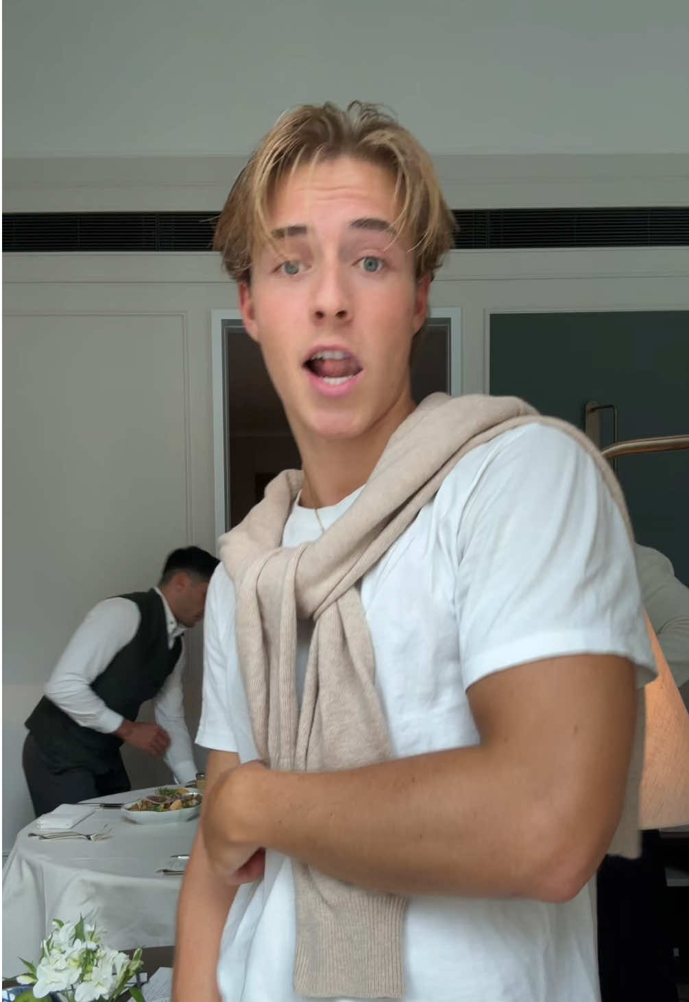 Sebastian und Jonah haben süßes dinner date Heute  