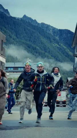CCC Chamonix 101km 6500d+ ⛰️🌲 Un ultra ça se fait pas tout seul un immense merci à l’équipe :  Margaux, Bastien, @sharl @clemdetrem  🎥 @Valentin Anger 