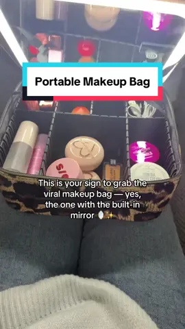 Built-in mirror, sleek design, this bag went viral for a reason 🎀✨🎀#portablemakeup #makeupbagessentials #poratable #girls #travel 