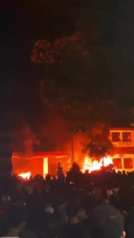 Ada apa dengan Jepara ? Sampai Kantor Gedung DPR di bakar oleh masyarakat ? Lihat ini bener” nangis🥹🥀#demo #jeparabumikartini #jeparahariini #fyyyp 