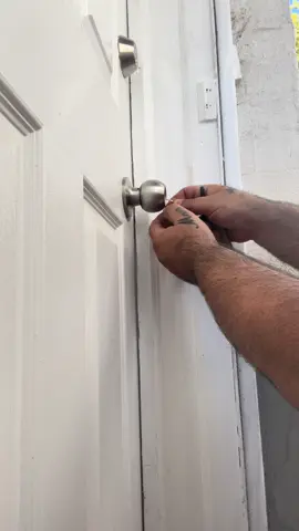 Lockout #locksmithlife #locksmithservice #nyclocksmith #brooklynlocksmith #geolocksmith     