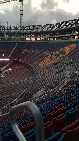 🏟️ ¡El corazón de Barcelona renace! El Spotify Camp Nou será el estadio más moderno de Europa con 105.000 asientos, pantallas gigantes y energía solar. 🚧✨ ¡La leyenda vuelve más fuerte que nunca! 🔵🔴 👉 No olvides seguirme, dar like y compartir para ver más imágenes exclusivas y avances. 💯🔥 #Barcelona #CampNou #EspaiBarça #Estadio #Fútbol #ViscaBarça #Renovación #TikTokFútbol