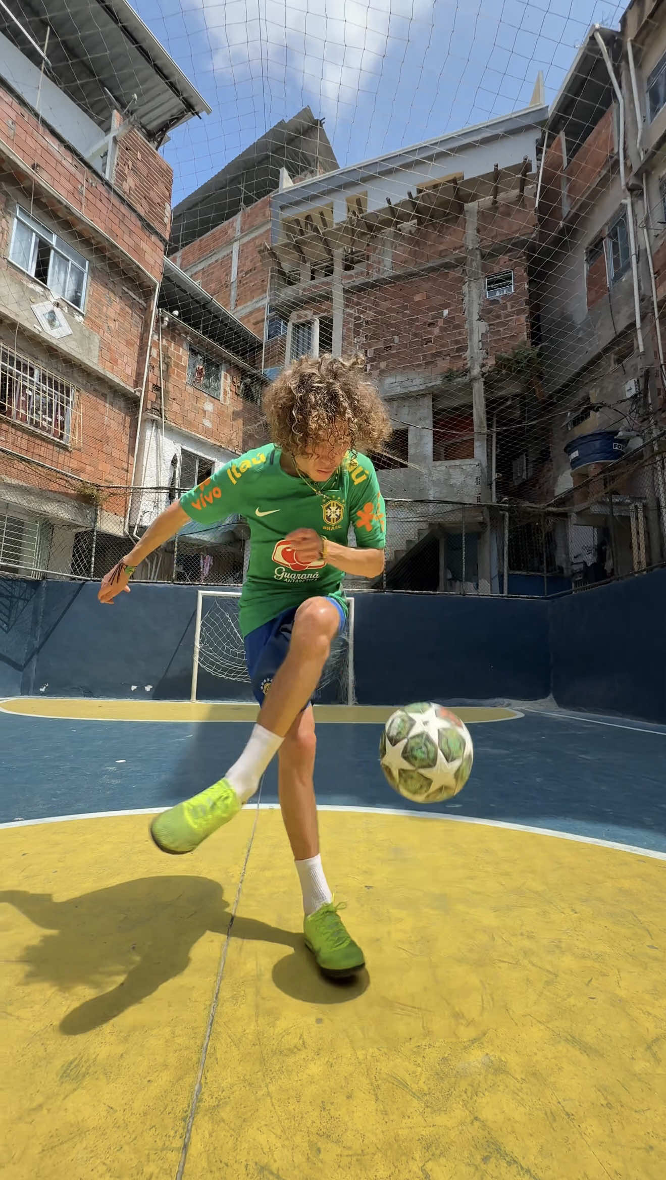 ⚽️The last one is wild… 😳😮‍💨‼️ #football#footballskills #Soccer#soccerskills #fastfeet  