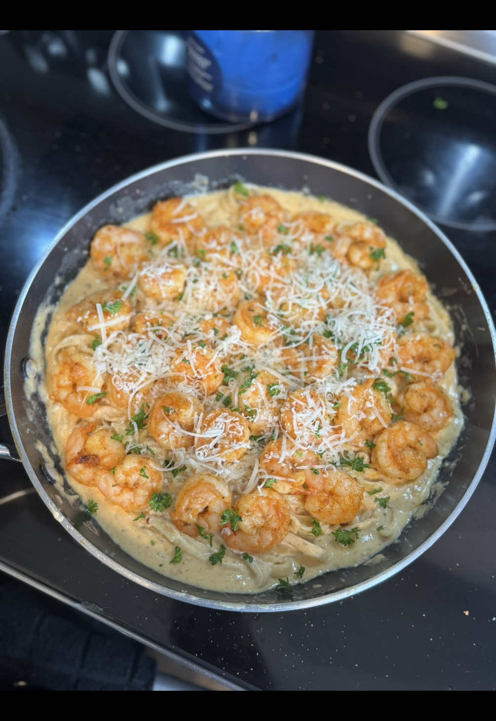 One of my favorite meals to keep in rotation 🤤 #dinner #shrimpalfredo #fyp #cooking #yummy 
