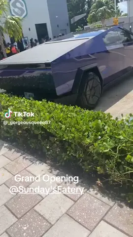 Trick daddy finally got another location for his restaurant Sunday in Ft.lauderdale 