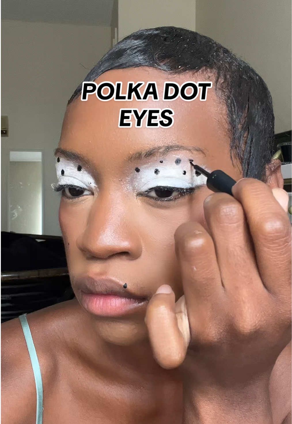 feeling a lil 60s ☕️ #editorialmakeup #polkadot #makeupartist 