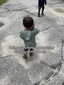 Brothers 🥰 Little bro looks up to his big brother so much 🫶🏼 and what a perfect kiddo to look up too! #brothers #brother #boymom 