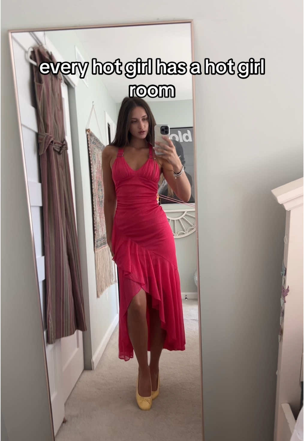 me when: taking pics for depop 😜 #hotgirlroom #vintage 