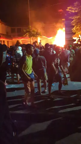 ibu kartini pun ikut menangis,🥀🥀 pray for jepara,,🥀🥀🥀  #demo #jepara #dprdjepara #dprd 