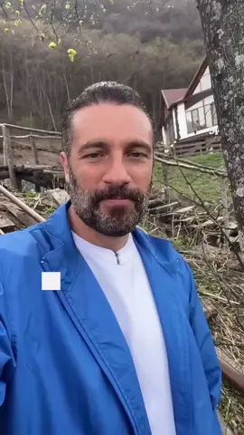 Ciao, друзья! В этом видео я расскажу, какое слово на русском языке я выучил первым, и поделюсь забавной историей, связанной с ним. Andiamo! 😜  #FedericoArnaldi #ПоедемПоедим #ФедерикоАрнальди