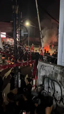 dari bundera pondok gede sampe maju ke jatiwaringin dan warga belakang melindungi karna banyak pasar dan banyak warga yg di rugikan nantinya #demo #polisi #pondokgede #bekasi #fyp 