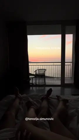 Who would you escape here with for a few days? #couple #escape #view #hotelroom #travelcouple 