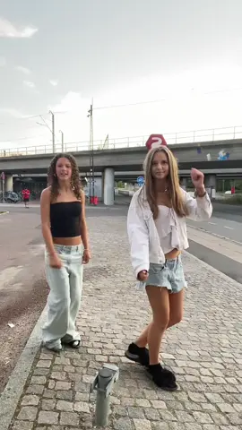 @𝑫𝒂𝒈𝒎𝒂𝒓 collab🦶🏿🥳 #ryparken #fyp #derdrinksmedcitroneri #bagsværd #sejt 