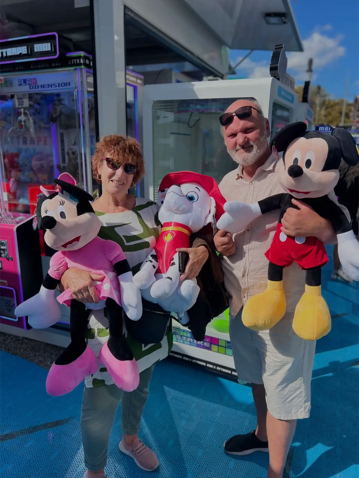 Voilà gagné 🏆 Quelle belle famille 🎡 #attrapemoisitupeux #foire #foireauxmanègeslille #ambiancefoire #standfoire   