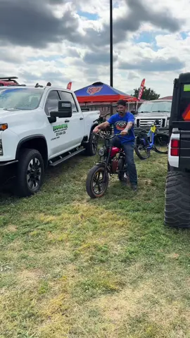 Yeeyee let’s goooo 🏍️🐸🖤 #springfieldmile #letsssgoooo #hubs 
