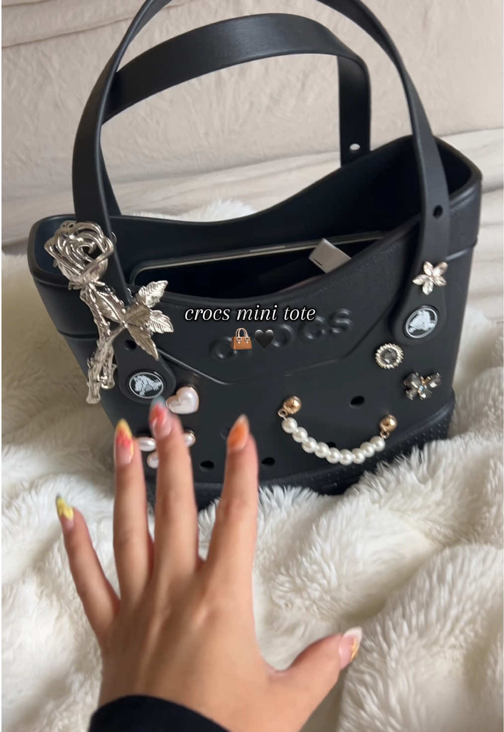 I will forever love the crocs bags ! So cutieee #crocs #crocstotebag #crocsbag 