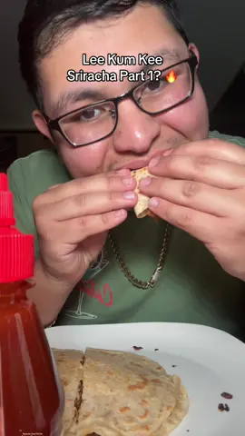 Had to try the Lee Kum Kee Sriracha Sauce 😮‍💨🔥 #mukbangeatingshow #sincronizada #leekumkee #leekumkeesriracha #Foodie 