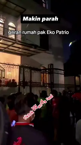 RUMAH PAK EKO PATRIO DPR DIAMUK MASSA 