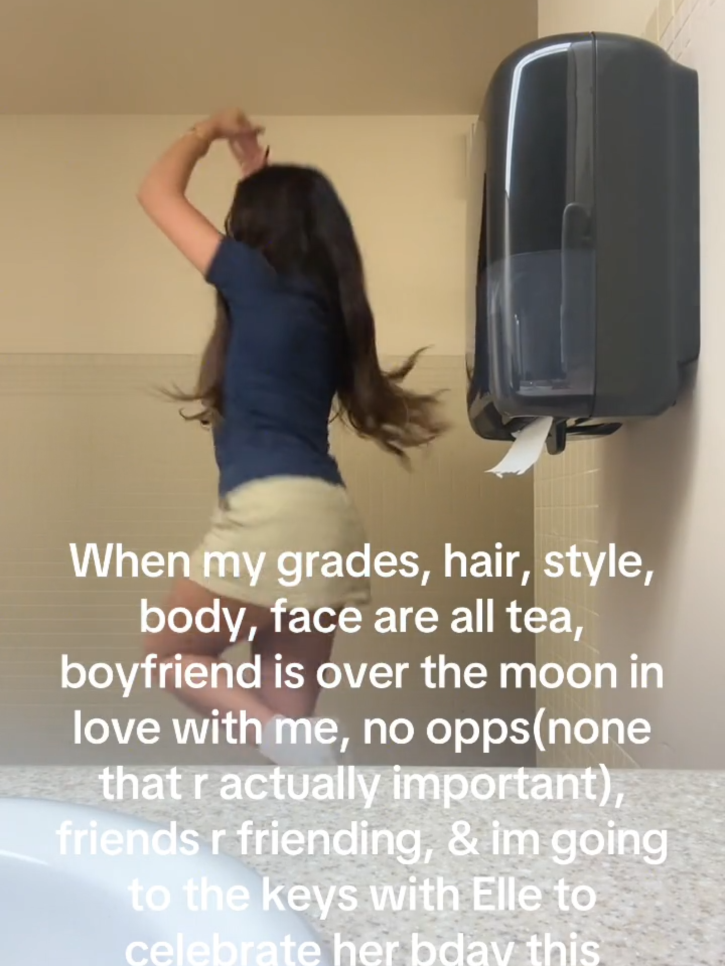#skirts #backtoschool #miniskirt #dance #thirsttrap #fakebodyy⚠️ #bop #viral #fyp #baddie #cheeky #18 #slaytok #OOTD #fit #pretty #viralsounds #snowbunny #twerk #gyat