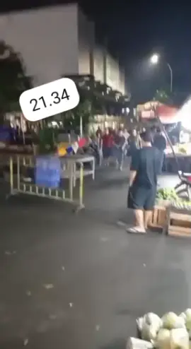 PULANG, VIDEO INI DARI PENJUAL SAYUR DI PASAR BARU KOTA BEKASI. PEMERINTAH GILA, POLISI GILA. #PULANG #demo30agustus2025 #pemerintahindonesia #demo #ojolmeninggal 